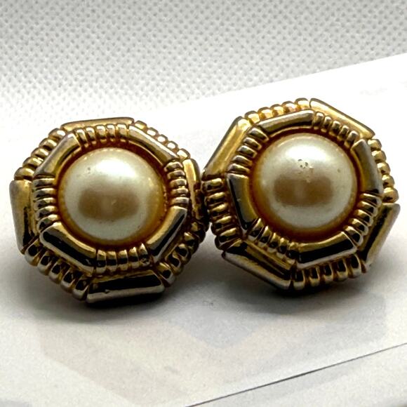 Vintage Gold Tone Octagon Pearl Clip-On Earrings 1" Retro Classic Jewelry - Picture 5 of 6